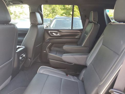 Used 2024 GMC Yukon SLT w/ SLT Luxury Package AWD/4WD image 10