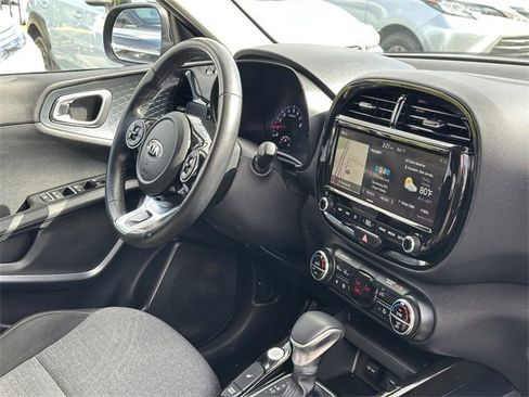 Used 2020 Kia Soul EX image 32
