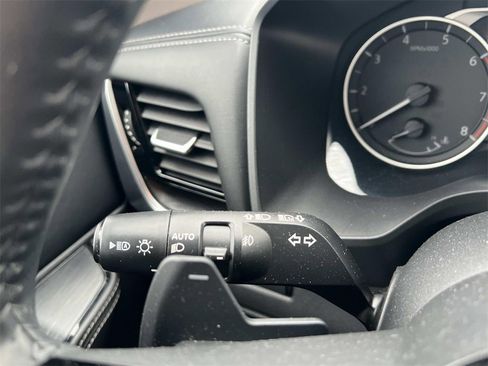 Used 2021 Nissan Rogue SL w/ Premium Package image 17