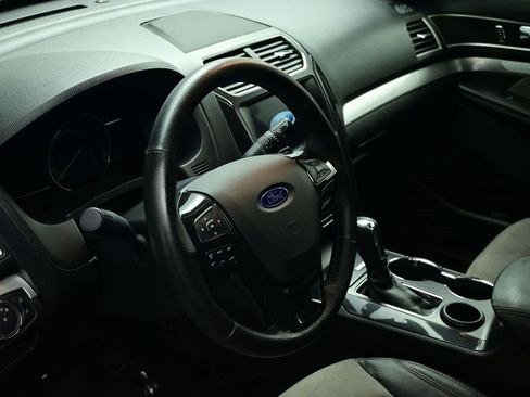Used 2017 Ford Explorer XLT w/ Equipment Group 202A image 19