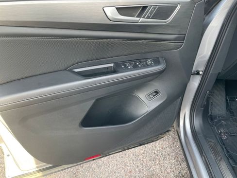 Used 2025 Volkswagen Atlas Cross Sport SE image 18