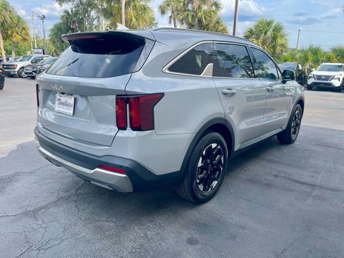 Used 2025 Kia Sorento S FWD image 6