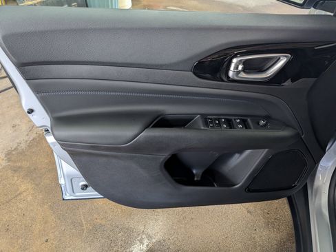 New 2026 Jeep Compass Limited image 19