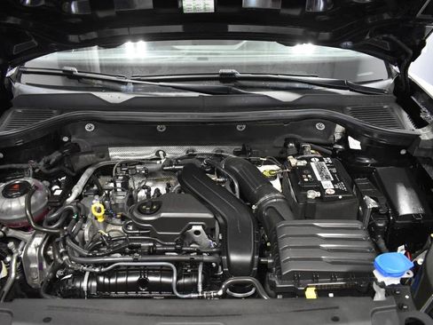 Used 2022 Volkswagen Taos SE w/ Panoramic Sunroof Package AWD/4WD image 34