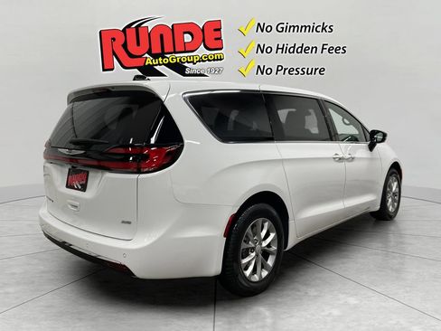 New 2026 Chrysler Pacifica Select AWD/4WD image 5