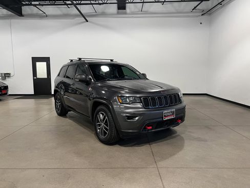 Used 2018 Jeep Grand Cherokee Trailhawk image 1
