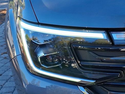 Used 2025 Volkswagen Atlas SEL Premium R-Line image 9