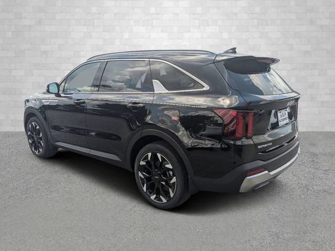 Used 2025 Kia Sorento EX w/ Panoramic Sunroof Package FWD image 5