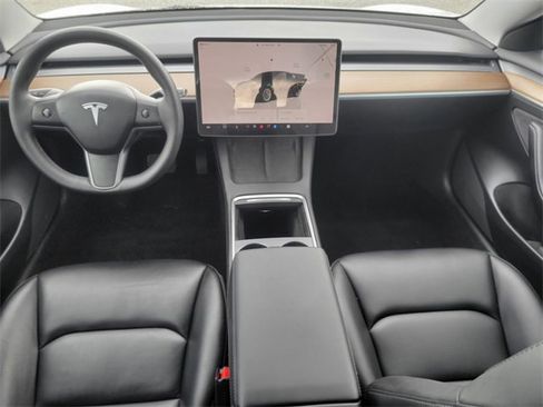Used 2023 Tesla Model 3 Standard Range image 11