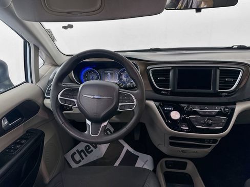 Used 2018 Chrysler Pacifica LX FWD image 24