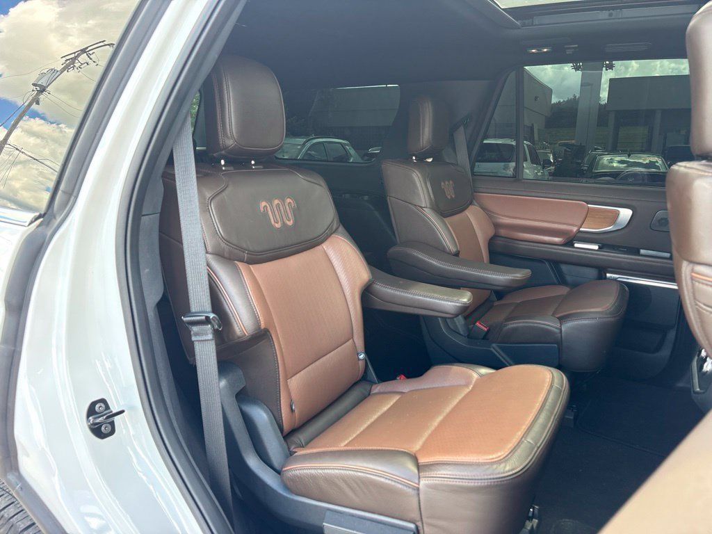 Used 2025 Ford Expedition King Ranch AWD/4WD image 18