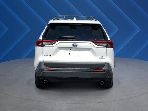 Used 2023 Toyota RAV4 LE AWD/4WD image 4