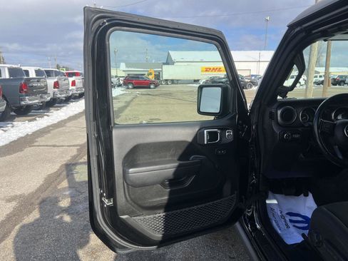 Used 2022 Jeep Gladiator Willys image 9