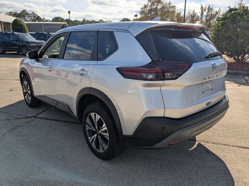 Used 2023 Nissan Rogue SV image 6