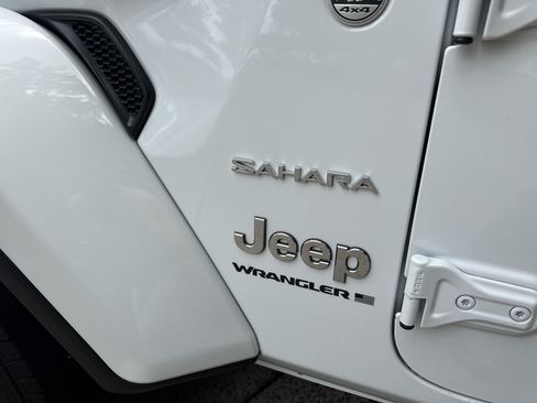 Used 2024 Jeep Wrangler Unlimited Sahara AWD/4WD image 11