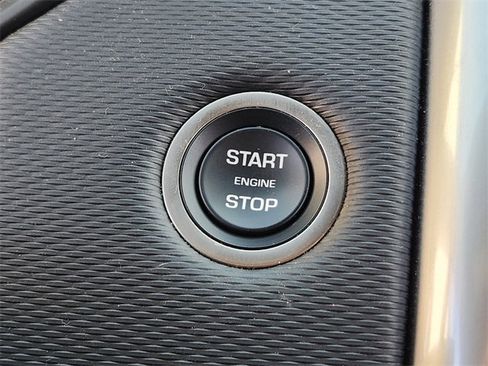 Used 2024 Land Rover Discovery Dynamic SE image 19