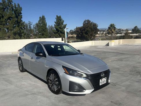 Used 2025 Nissan Altima 2.5 SV image 35
