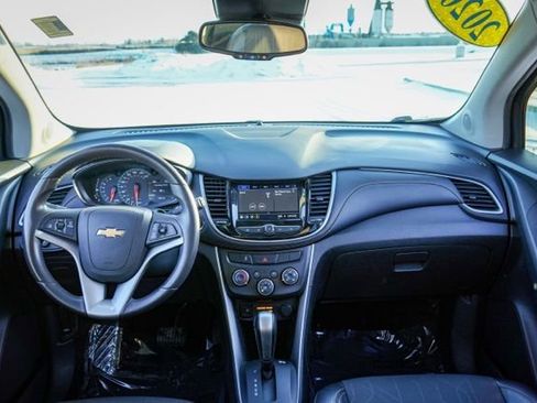 Used 2020 Chevrolet Trax LT w/ LT Convenience Package image 15