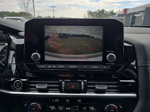 Used 2024 Nissan Pathfinder SV image 26