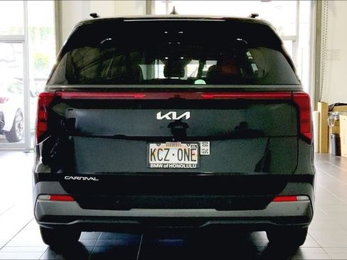 Used 2025 Kia Carnival SX w/ SX Dark Edition Package FWD image 4