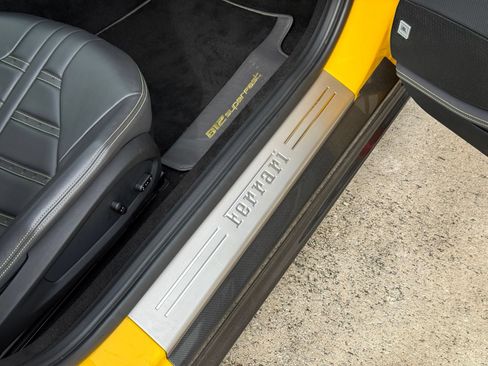 Used 2019 Ferrari 812 Superfast RWD image 45