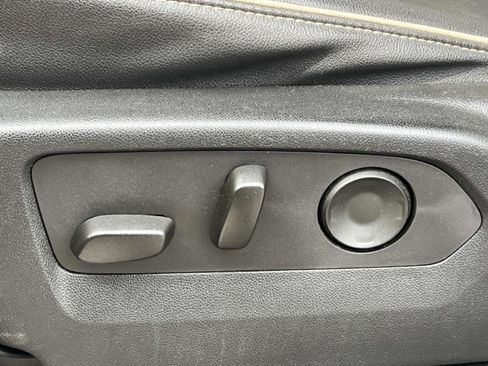 Used 2023 Chevrolet Suburban Premier image 34