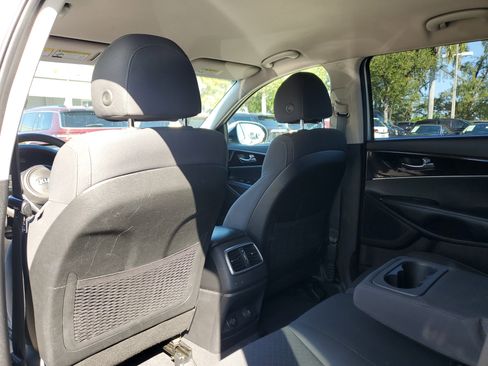 Used 2018 Kia Sorento LX image 11