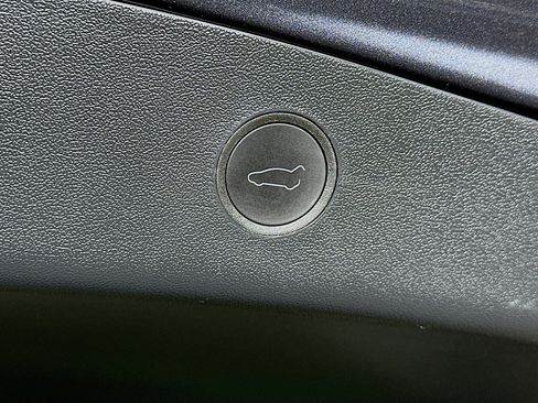 Used 2023 Tesla Model 3 Standard Range image 28