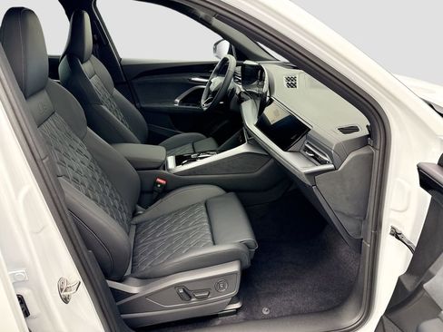 New 2025 Audi SQ5 Prestige image 19