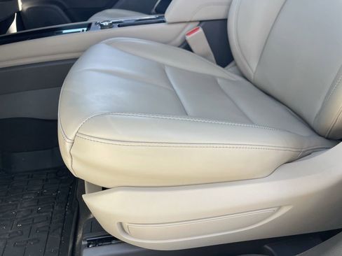 Used 2024 Lincoln Corsair FWD w/ Rear Removable Package Tray image 24