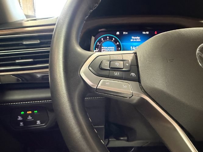 Used 2025 Volkswagen Atlas SE FWD image 21
