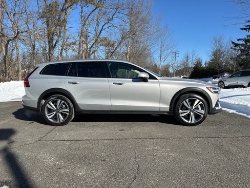 Certified 2025 Volvo V60 B5 Cross Country Plus image 10
