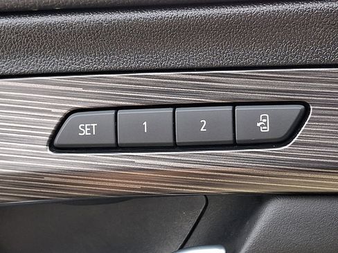 Used 2024 GMC Terrain SLT AWD/4WD image 29