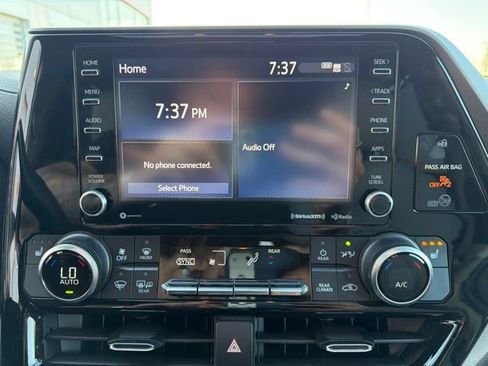 Used 2022 Toyota Highlander XLE AWD/4WD image 26