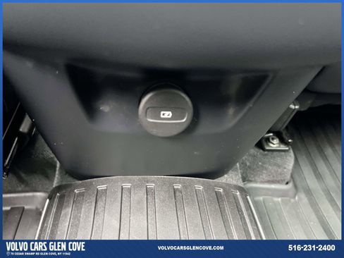 Used 2022 Volvo XC90 T5 Momentum w/ Climate Package AWD/4WD image 12
