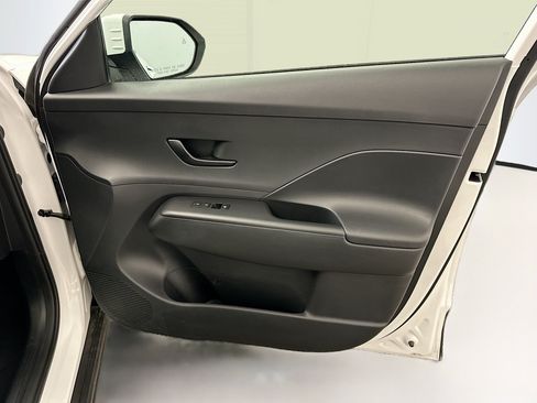 Used 2025 Hyundai Kona SEL AWD/4WD image 33