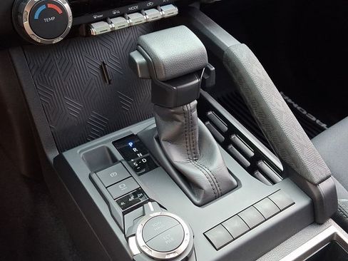 Certified 2026 Toyota Tacoma SR5 AWD/4WD image 15
