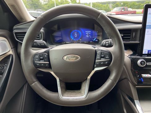 Used 2022 Ford Explorer Platinum w/ Equipment Group 601A AWD/4WD image 19