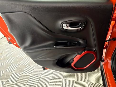 Used 2016 Jeep Renegade Trailhawk AWD/4WD image 12