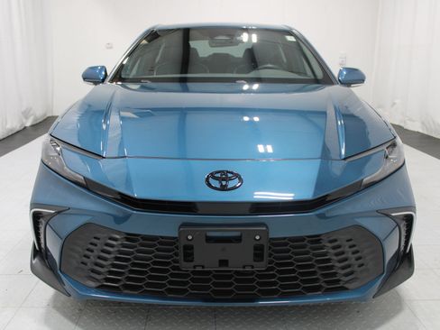 Used 2026 Toyota Camry SE w/ Convenience Package FWD image 3