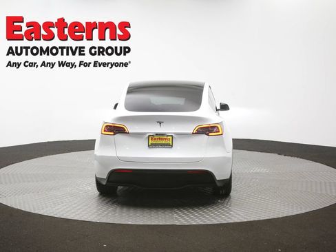 Used 2022 Tesla Model Y Long Range AWD/4WD image 32