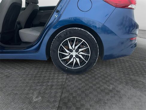 Used 2017 Hyundai Elantra SE image 14