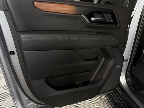 Used 2025 GMC Yukon XL Denali image 27