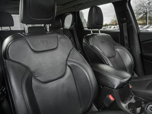 Used 2019 Jeep Cherokee Limited image 36