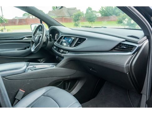 Used 2024 Buick Enclave Essence w/ Sport Touring Edition FWD image 18