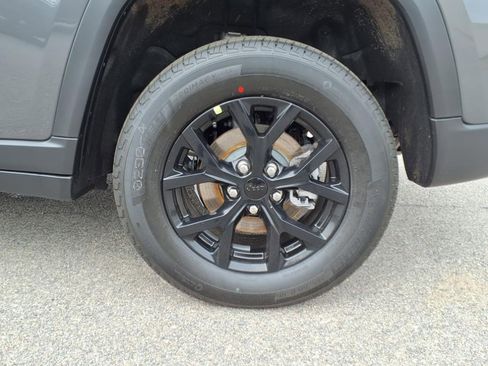 New 2025 Jeep Grand Cherokee 4WD image 13