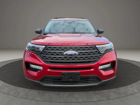 Used 2021 Ford Explorer XLT w/ Equipment Group 202A AWD/4WD image 2