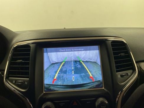 Used 2016 Jeep Grand Cherokee Laredo 75th Anniversary image 15