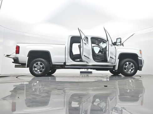 Used 2018 GMC Sierra 2500 SLT w/ Duramax Plus Package AWD/4WD image 44