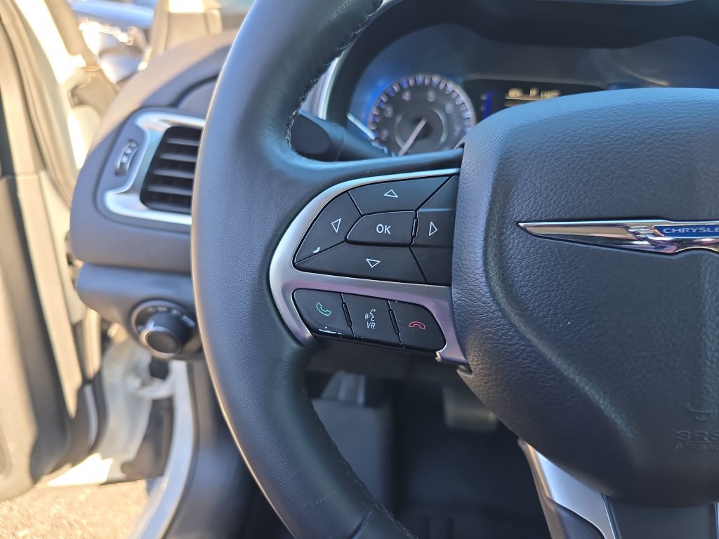 Used 2017 Chrysler 200 Limited Platinum FWD image 33